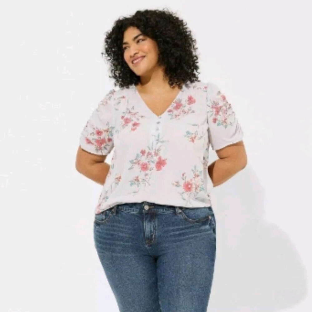 Torrid Womens Blouse Size 6x 30 Harper Georgette V-Neck Ruched Sleeve Blouse NWT